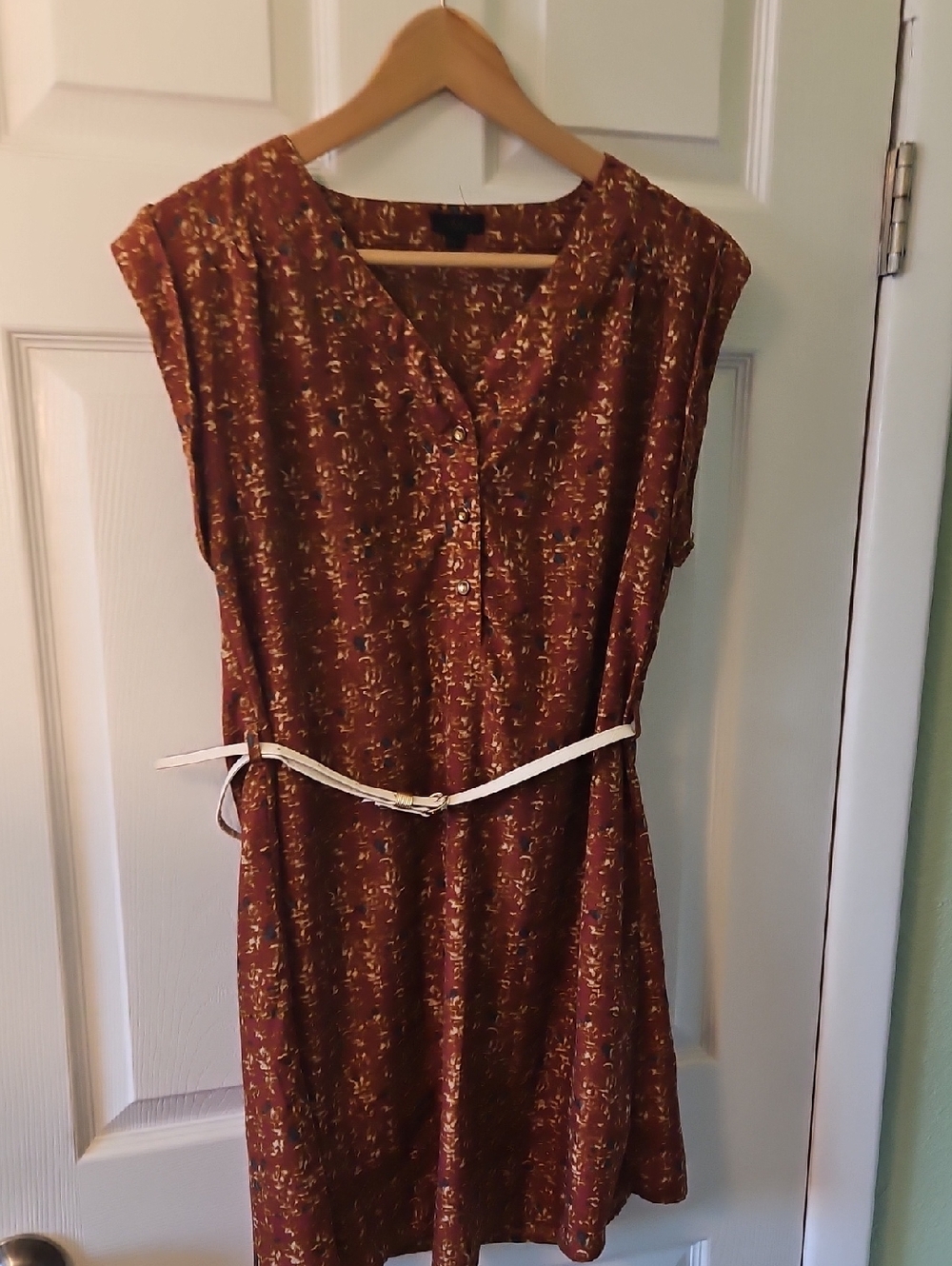 edge Rust Floral Midi Dress with White Slim Belt Accent